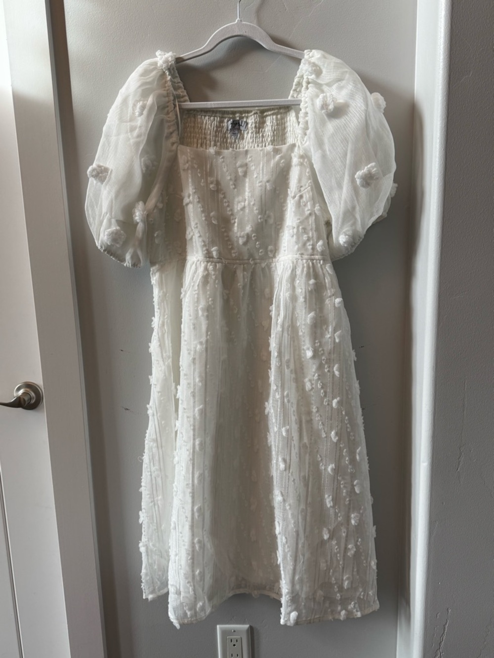 Women's Ivory Puff-Sleeve Floral Embroidery Dress